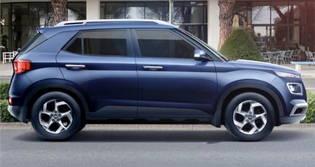 Hyundai Venue 2025: 9 लाख में मिल रही शानदार और दमदार SUV! जानिए इसके बेहतरीन फीचर्स और कीमत 2 Untitled design 4 1024x544 1