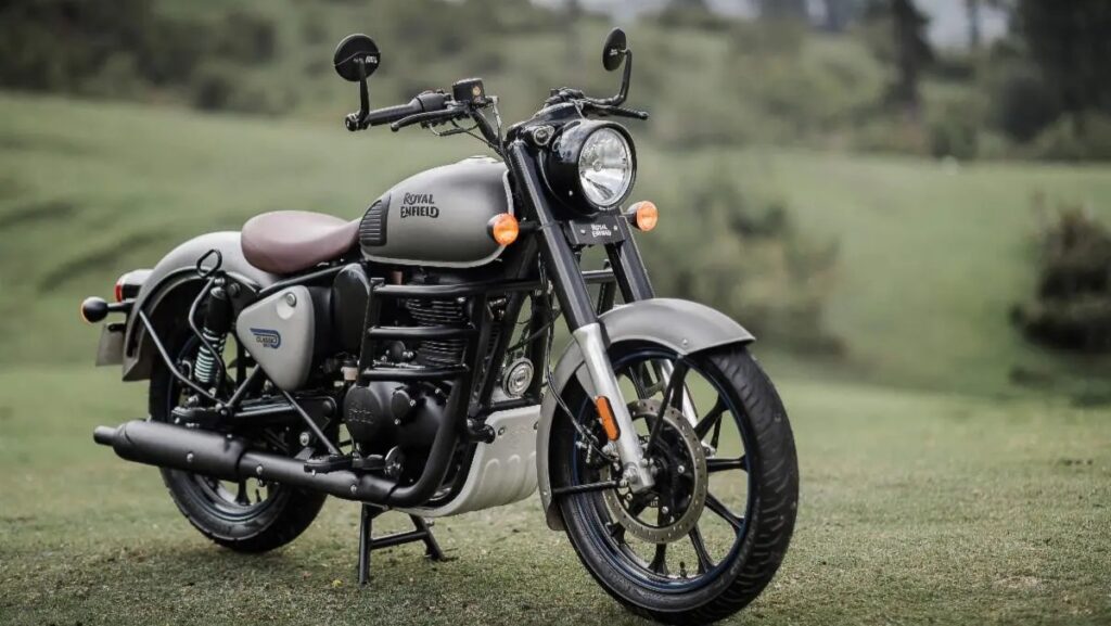 Royal Enfield Classic 350 (2025): क्यों है आज भी यह भारत की सबसे पसंदीदा क्लासिक बाइक? जानिए कीमत, माइलेज और फीचर्स 8 Royal Enfield Classic 350