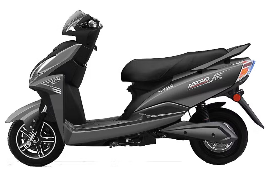 Gemopai Astrid Lite: दमदार इलेक्ट्रिक स्कूटर, 70kmph स्पीड और 90KM रेंज के साथ ₹92,290 से शुरू 2 Nirbhay 2025 07 26T223705.563