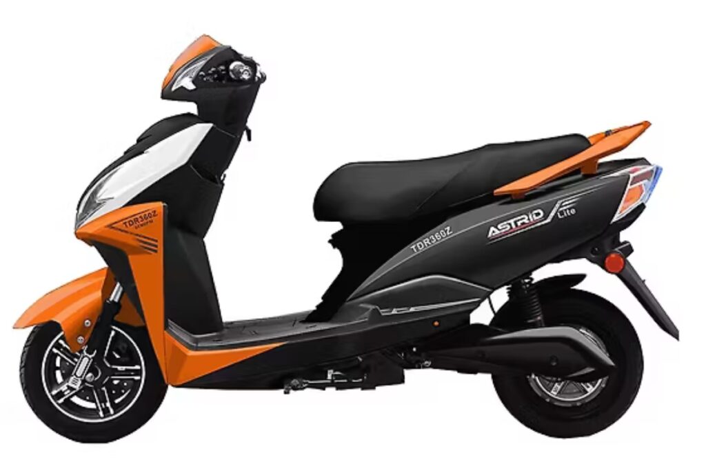 Gemopai Astrid Lite: दमदार इलेक्ट्रिक स्कूटर, 70kmph स्पीड और 90KM रेंज के साथ ₹92,290 से शुरू 4 Nirbhay 2025 07 26T223725.240 1