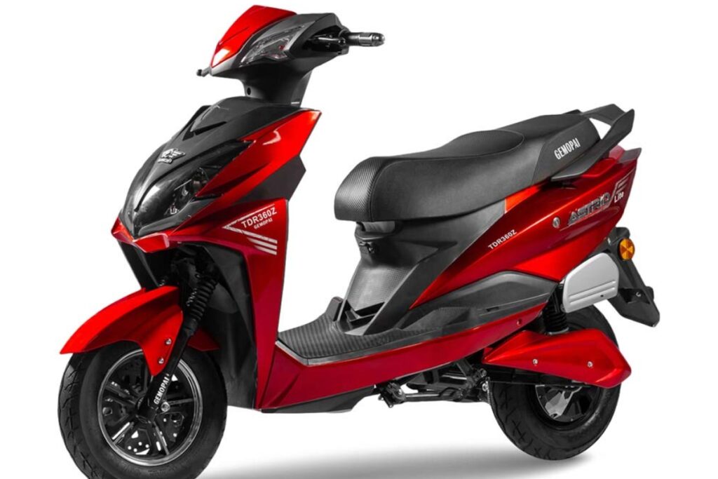 Gemopai Astrid Lite: दमदार इलेक्ट्रिक स्कूटर, 70kmph स्पीड और 90KM रेंज के साथ ₹92,290 से शुरू 1 Nirbhay 2025 07 26T223748.065