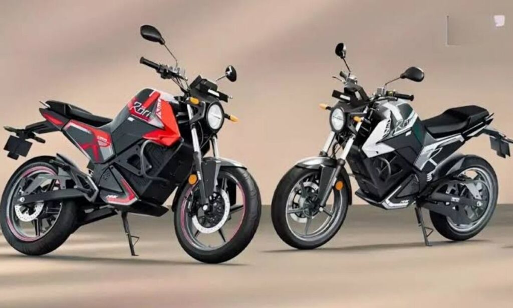 175 KM रेंज वाली Rorr EZ Sigma Electric Bike: बढ़ते पेट्रोल दामों की टेंशन अब खत्म! 2 AddText 08 10 04.38.16