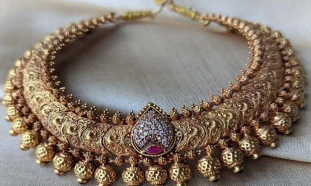 Gold Rate Today (21 August 2025): सोने की कीमतों में मामूली गिरावट, जानें 18K, 22K और 24K के ताज़ा रेट्स 2 AddText 08 21 05.49.26