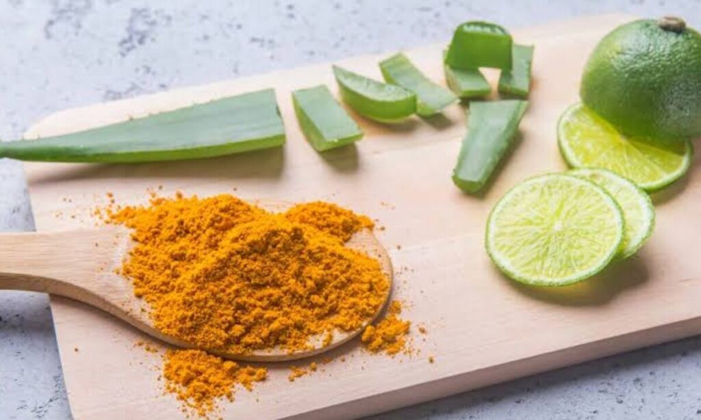 Aloevera Turmeric Face Pack: इंस्टेंट फेस ब्राइटनिंग और ग्लोइंग स्किन का नेचुरल नुस्खा 3 AddText 08 27 01.46.42