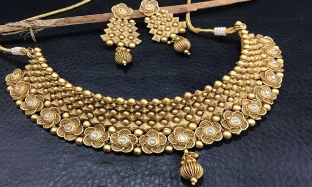 Gold Price Today: 30 अगस्त 2025 को फिर चमका सोना, जानें 22 और 24 कैरेट के लेटेस्ट रेट 1 AddText 08 30 09.46.20