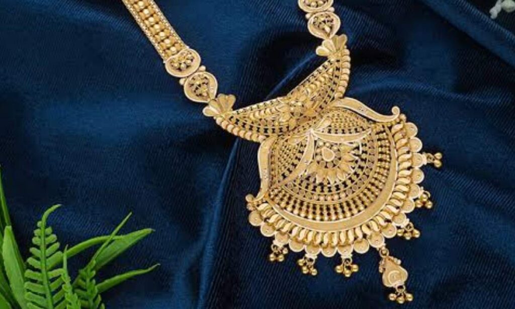 Gold Price Today: 30 अगस्त 2025 को फिर चमका सोना, जानें 22 और 24 कैरेट के लेटेस्ट रेट 3 AddText 08 30 09.46.32