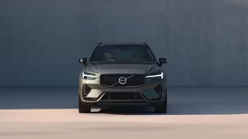 Volvo XC60 Facelift 2025: ₹72 लाख में मिलने वाली सुपर लग्जरी SUV, Audi और BMW को देती है टक्कर 4 Volvo XC60 Facelift 1