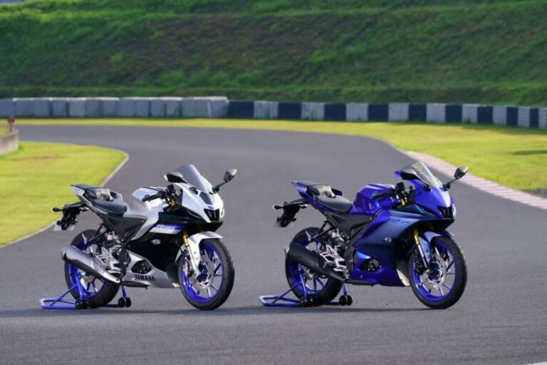 Yamaha R15 V4: एडवांस फीचर्स, दमदार माइलेज और स्पोर्टी परफॉर्मेंस के साथ एक परफेक्ट स्पोर्ट्स बाइक 3 Yamaha R15 V4 3 768x512 1