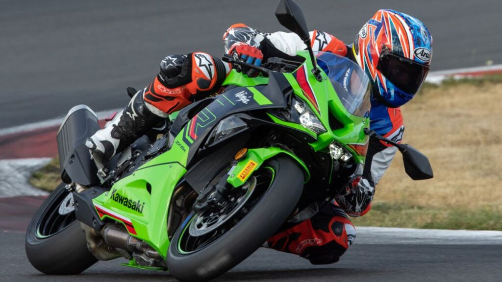 Kawasaki ZX-6R 2026 Launched in India: Powerful Engine, Aggressive Design, and Advanced Features – Price and Details Inside 4 Kawasaki ZX 6R 1