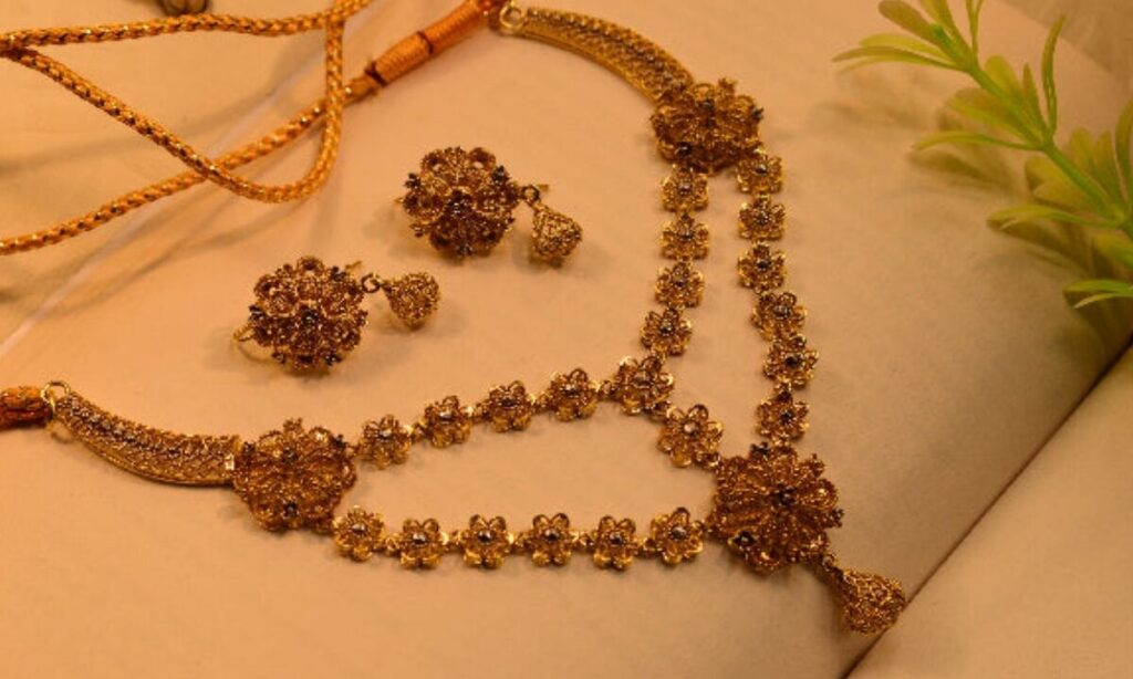 Gold Price Today (October 17, 2025): Gold Becomes Costlier Again – Check Latest Rates for 22K & 24K 2 AddText 10 17 10.38.18