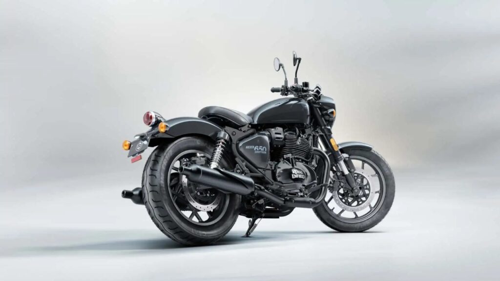 shotgun 650 right front three quarter 2 1