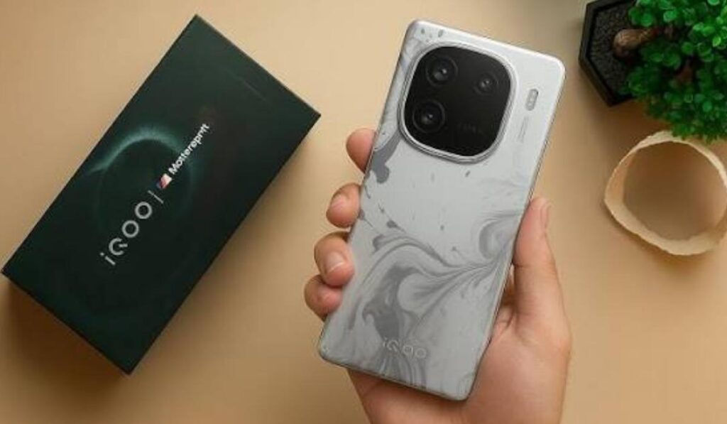 iQOO 15R 5G Launch: 24 February 2026 – Premium Features in Mid-Premium Segment 2 AddText 02 22 05.26.10