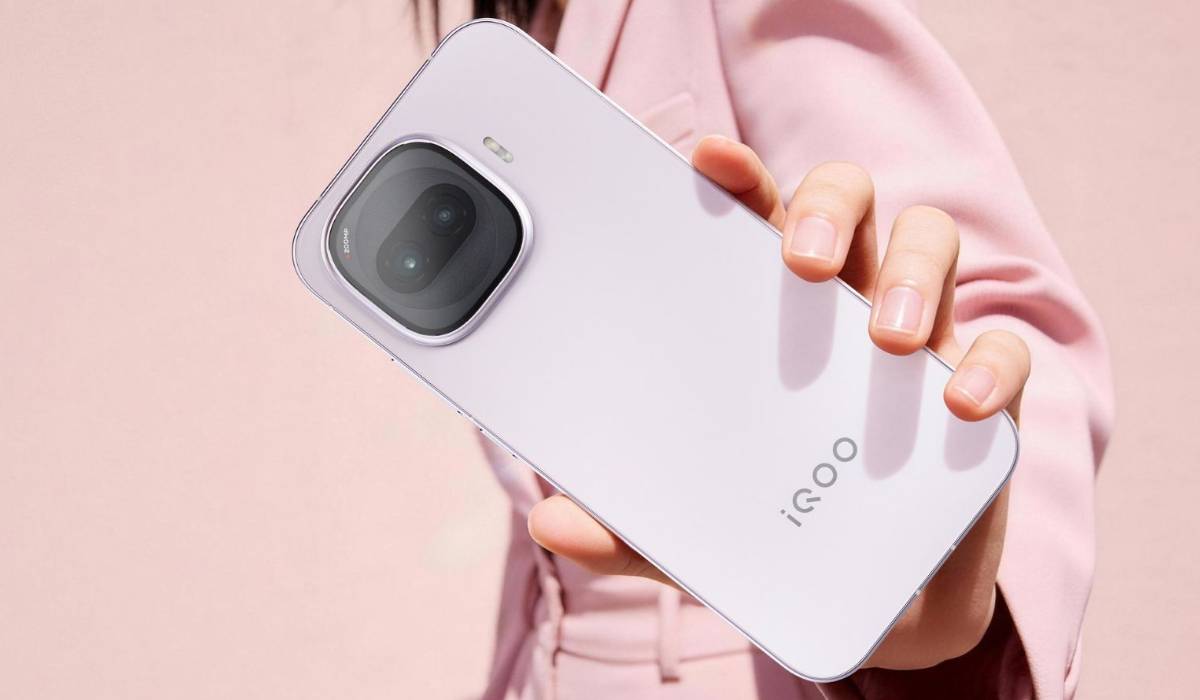 Gold Price Update 13 August 2025: आज सोने की कीमतों में गिरावट, जानिए 22 कैरेट और 24 कैरेट सोने के ताज़ा रेट 3 iQOO Z11 Turbo India Launch