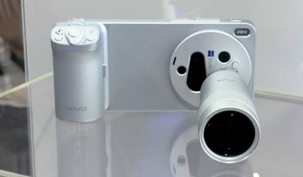Vivo X300 Ultra Showcased at MWC 2026 with Telescope-Style Telephoto Lens and Advanced Camera Technology 1 AddText 03 04 12.28.26